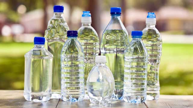 პლასტმასის ბოთლები ალკასდლფკჯასდლ