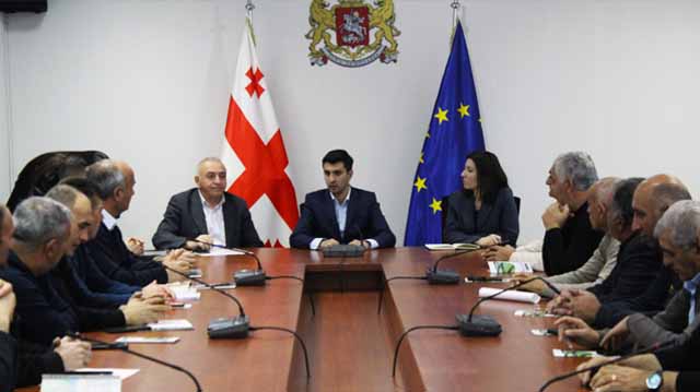 ქარსაფარი ზოლები ლაკდფლკასჯ