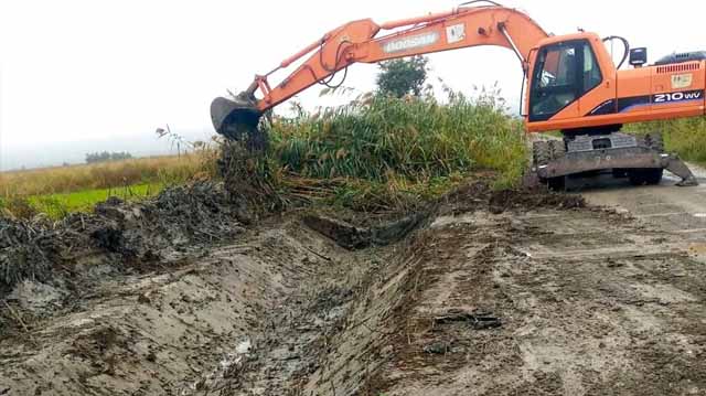სოფელ კარდენახში გამანაწილებელი არხი დანალექი გრუნტისგან და ხე-ბუჩქნარისგან გაიწმინდა